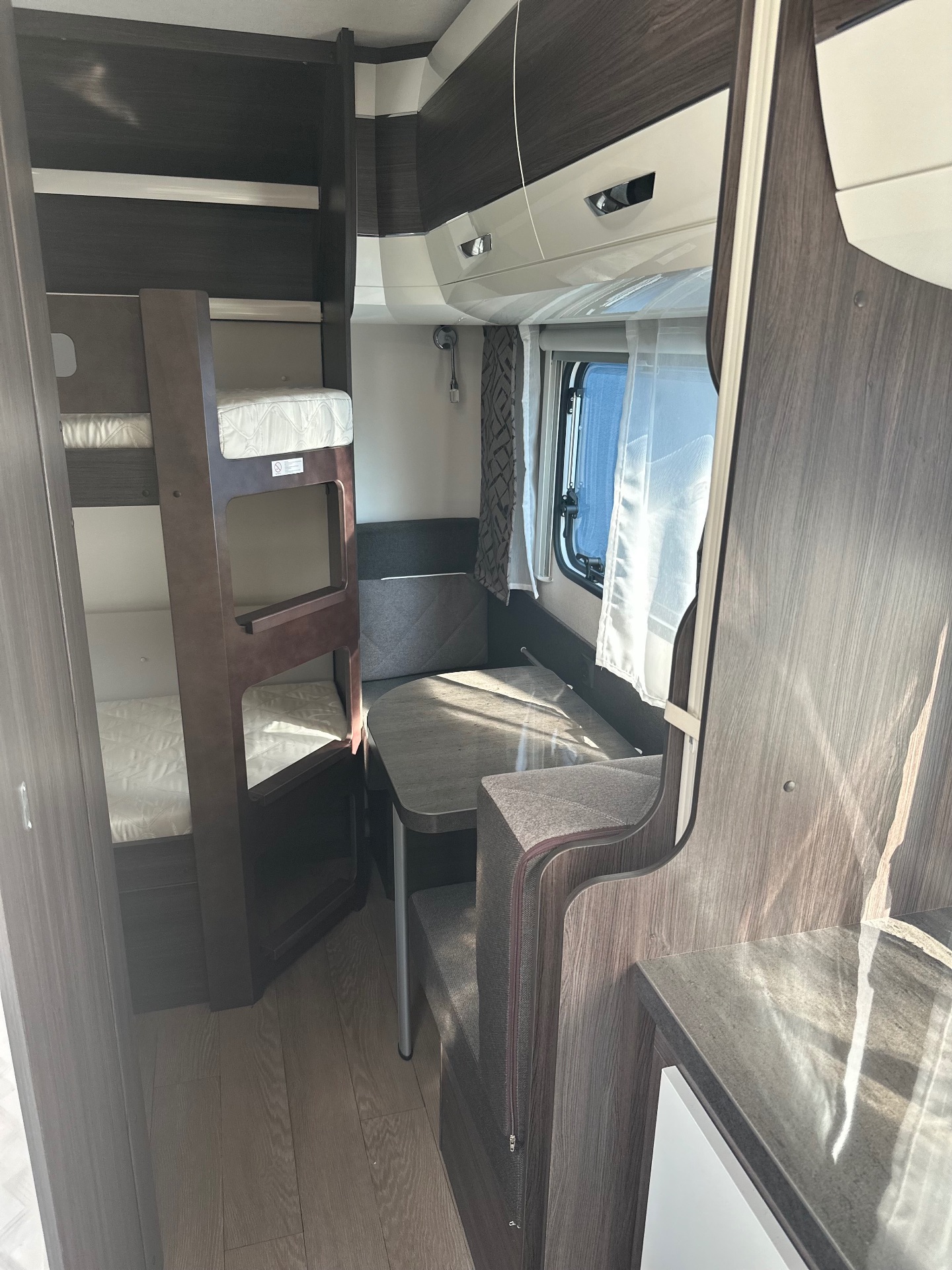Hobby 650 UKF Prestige | Etagenbett  8